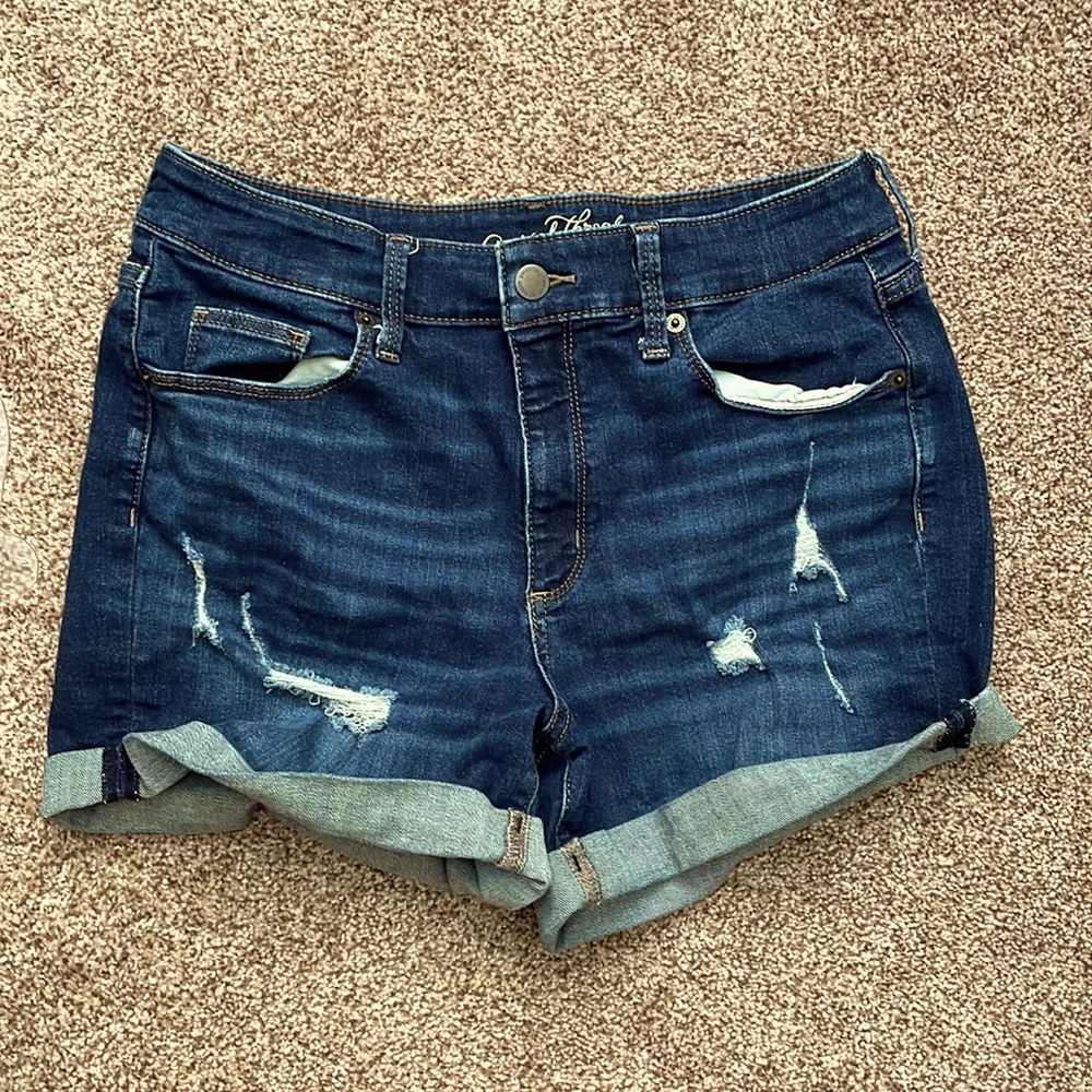 Universal Thread Short